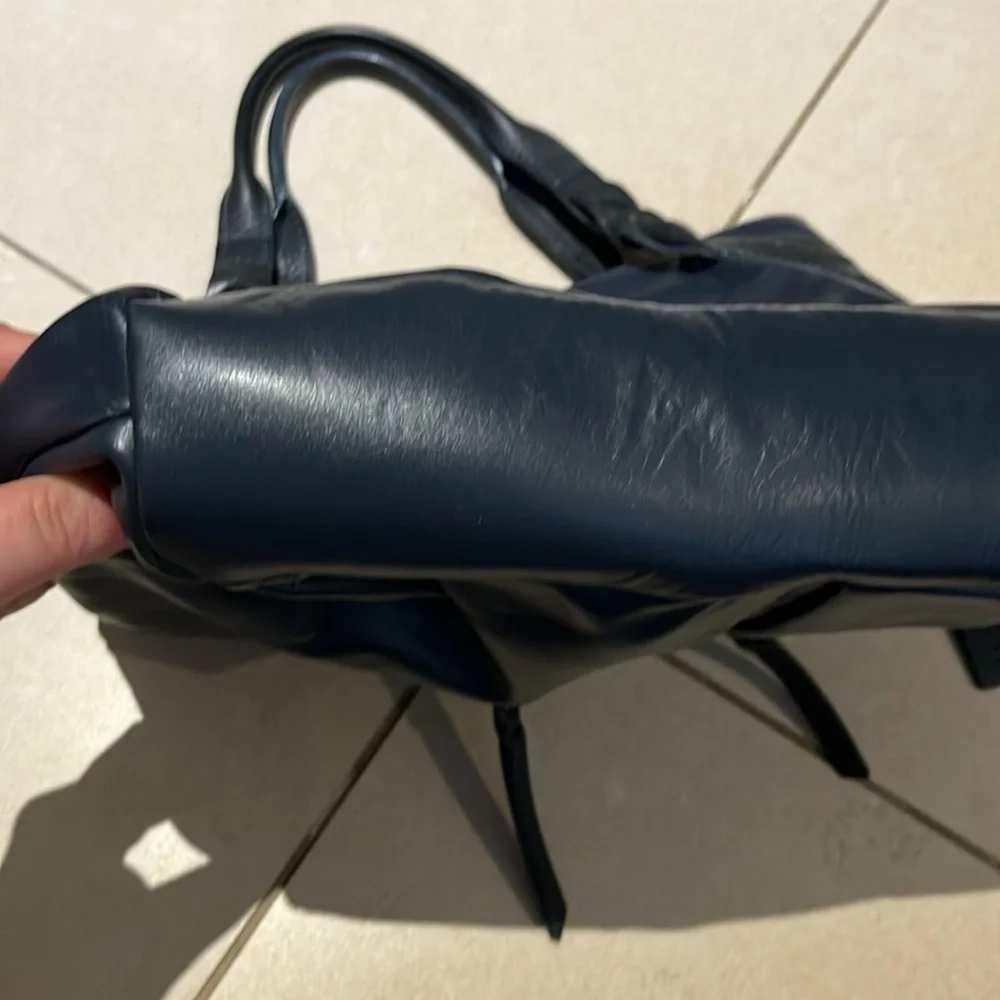 Radley London - 100% leather Elegant Navy Leather Tote Bag- excellent condition